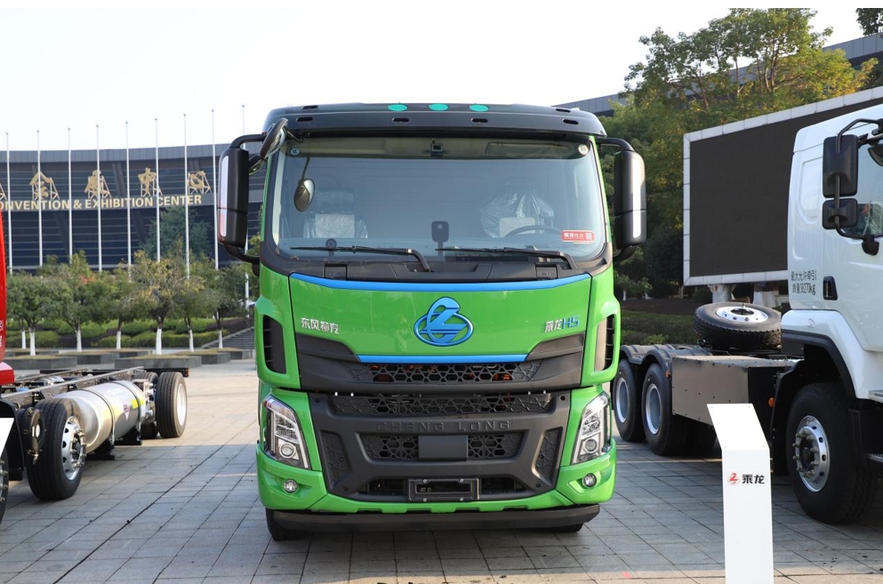 乘龙H5纯电牵引车：动力续航兼备，引领运输行业革新