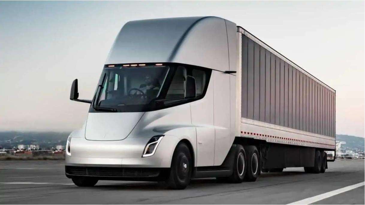 续航800km的特斯拉半挂车Semi，推出5年终于开启预定！